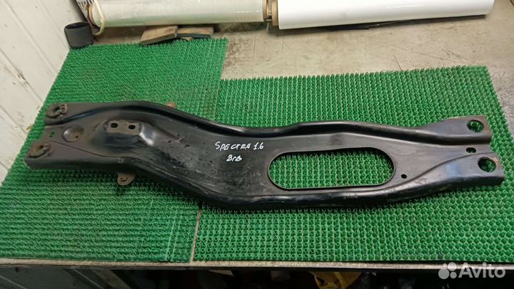 Траверс подрамника Kia Spectra