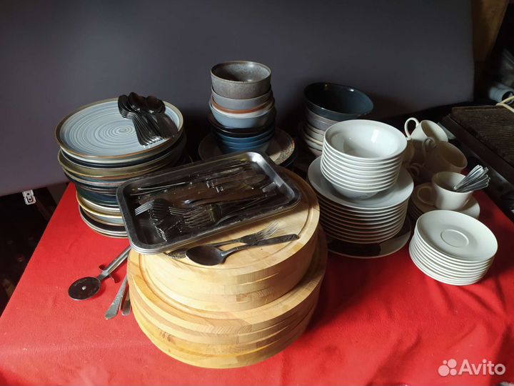 Посуда ресторанная, тарелки, приборы