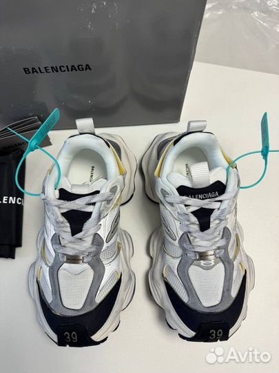 Balenciaga cargo