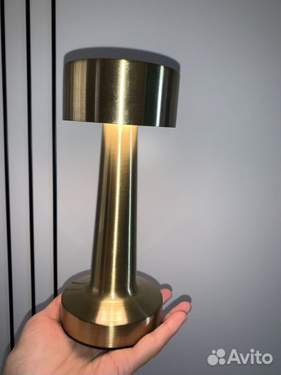 Светильник настольный золотой
