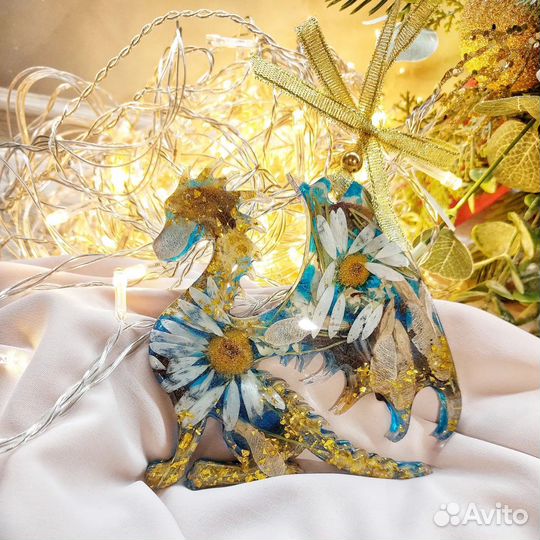 Новогодние игрушки с цветами