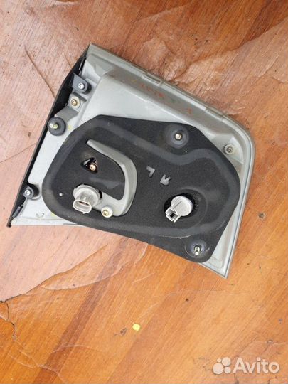 Стоп-вставка левая Toyota Harrier DBA-GSU36W