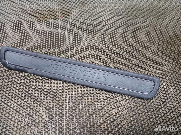 Порожек задний правый toyota avensis ZRT271