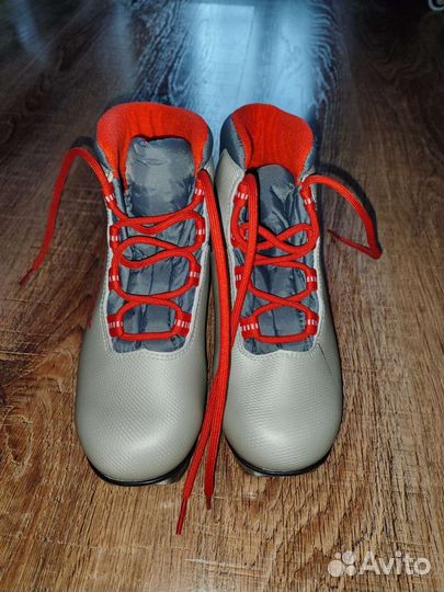 Лыжные ботинки