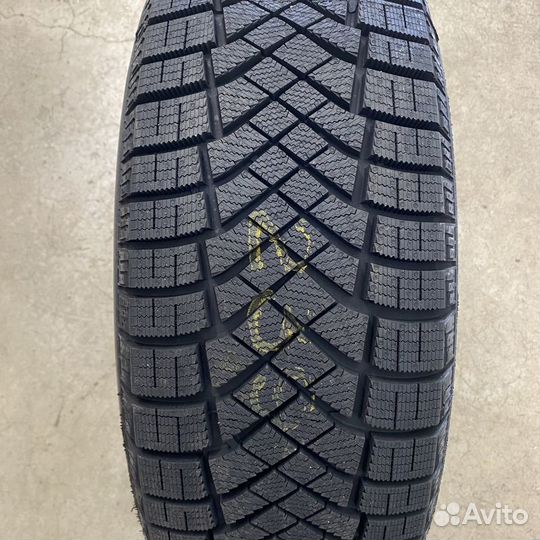 Pirelli Ice Zero FR 225/45 R19 96H