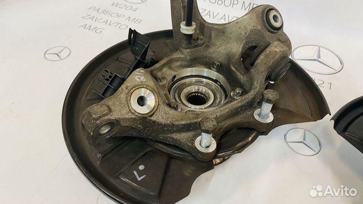 Кулак задний левый правый Mercedes W212