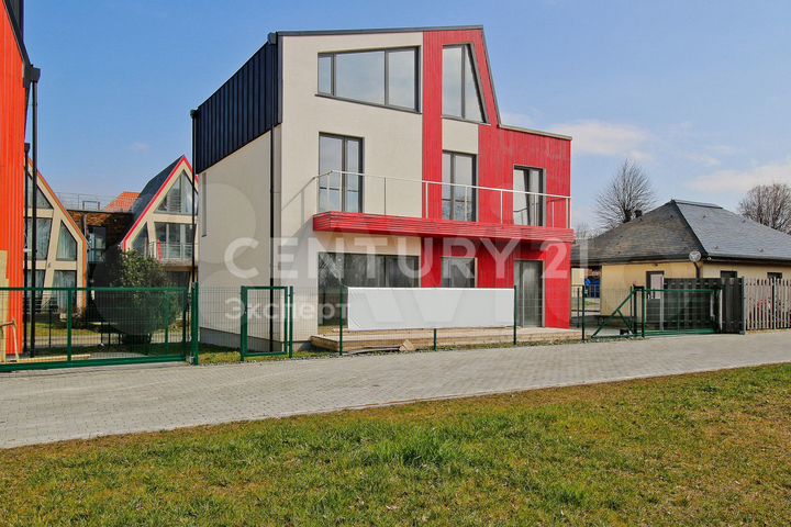 Дом 236,8 м² на участке 2,6 сот.