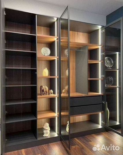 Шкаф с встроенной гладильной доской