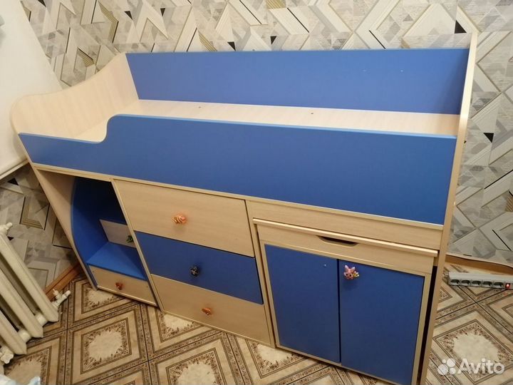Кровать чердак со столом бу