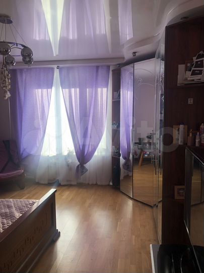 3-к. квартира, 80 м², 1/9 эт.