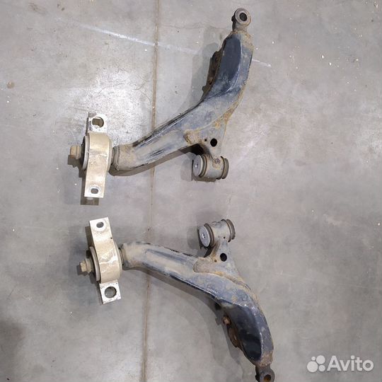 Рычаг передний нижний правый lexus IS250