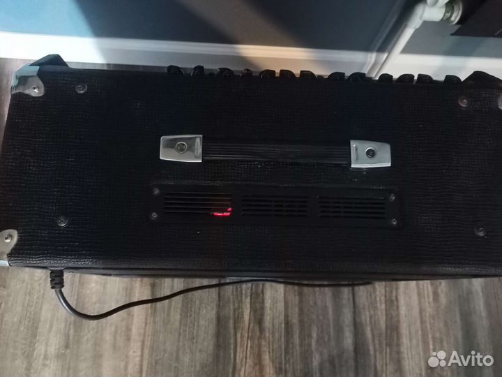 Гитарный ламповый комбоусилитель laney lv300