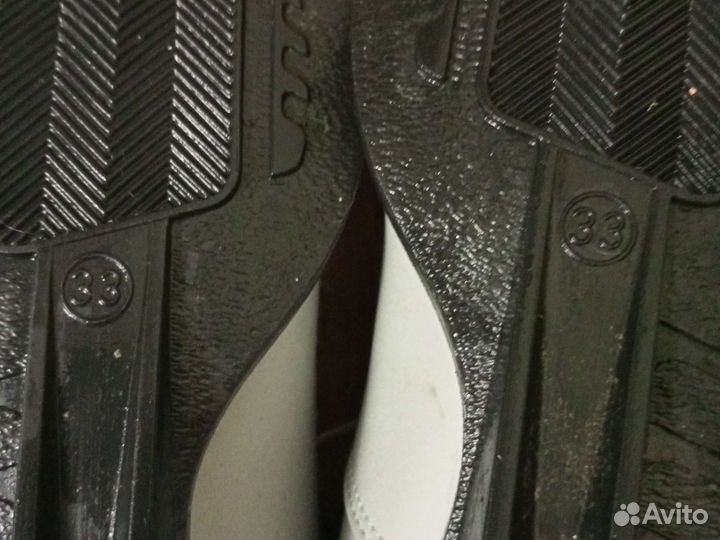 Беговые лыжи и ботинки для девочки, 140