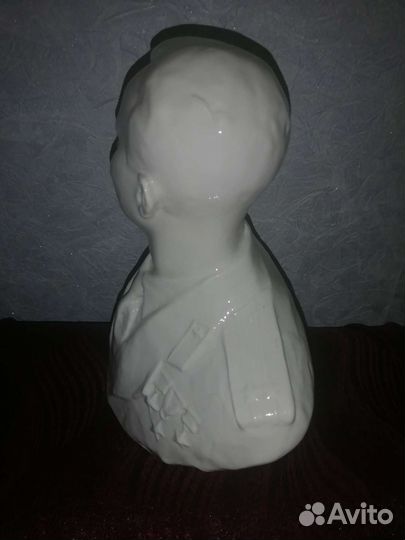 Бюст Ю. А. Гагарина, лфз