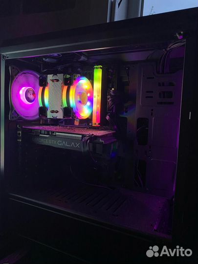 Игровой пк с монитором клавиатурой и мышью