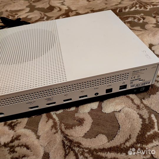 Xbox One s 1TB +игры