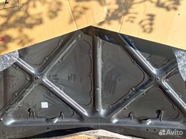 Капот toyota avensis