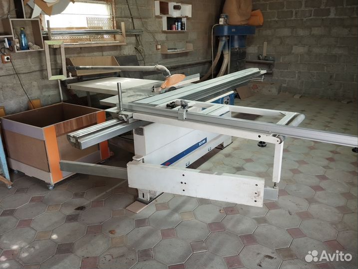 Форматно-раскроечный станок по дереву