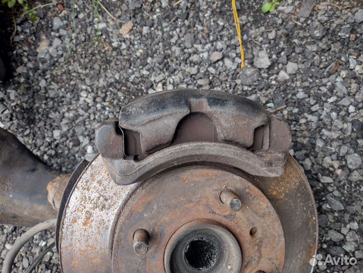 Суппорт nissan primera p10/w10