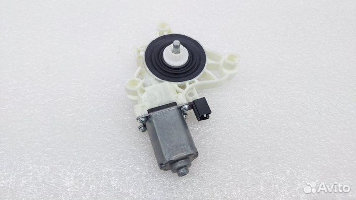 Мотор стеклоподъемника передний левый