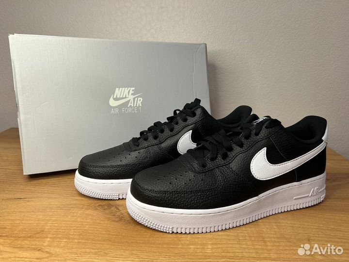 Nike Air Force 1 black/white 8.5us