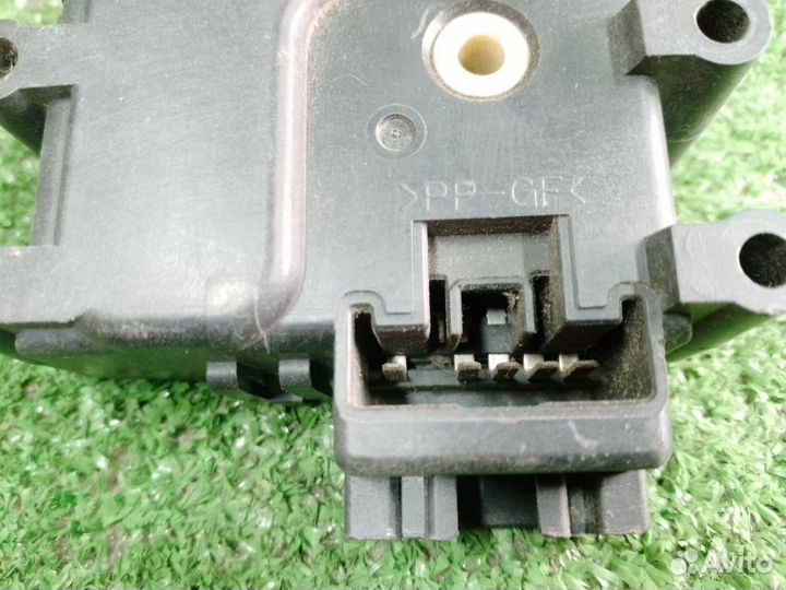 Моторчик привода заслонок. для Mazda Demio