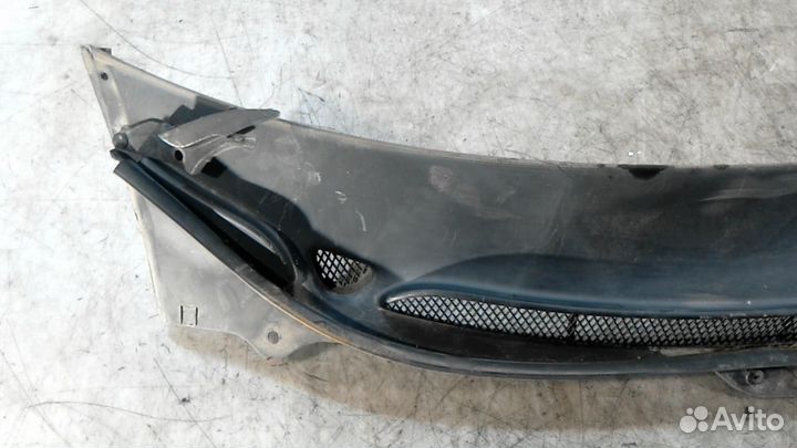 Накладка декоративная (жабо, дождевик) volvo XC70