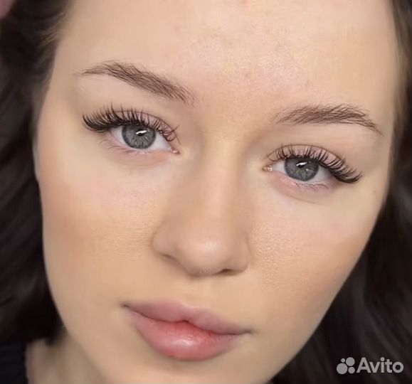 Модель на наращивание ресниц