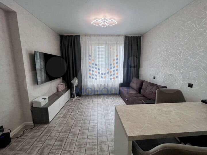 2-к. квартира, 43 м², 1/15 эт.