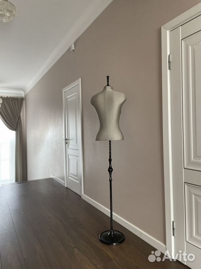 Вешалка манекен напольная дизайнерская