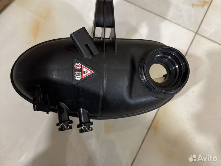 Расширительный бачок радиатора на Мерседес 222