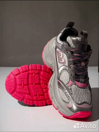 Кроссовки женские