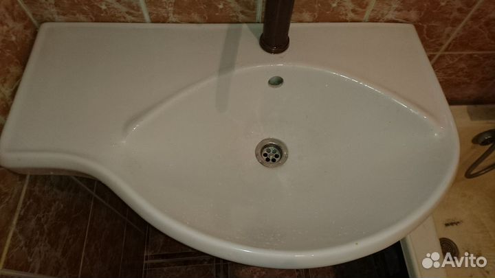 Раковина на пьедестале