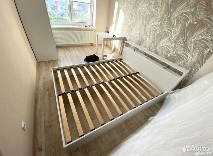 Кровать с изголовьем