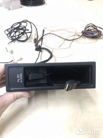 Блок Media-in с AUX и проводкой Passsat B7