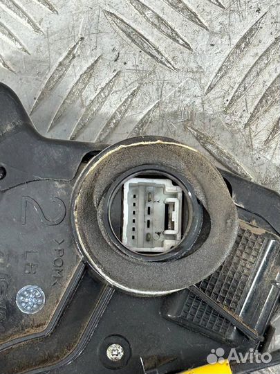 Замок двери передний левый Тойота Королла Филдер E