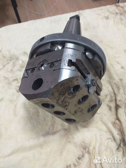 Расточная головка с подачей