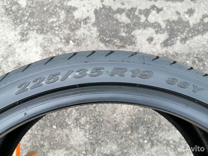 Pirelli P Zero 225/35 R19 88Y