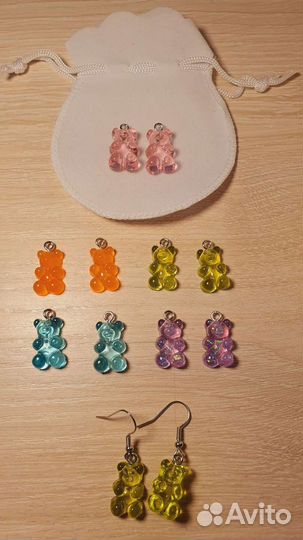 Новые серьги для девочек и девушек на 8 Марта