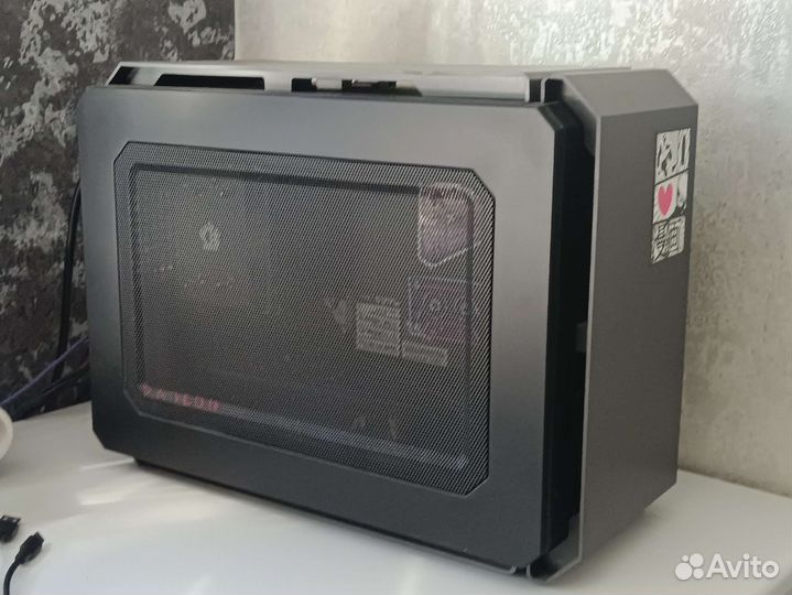 Игровой компьютер mini-ITX (R5 1600AF + Vega 56)