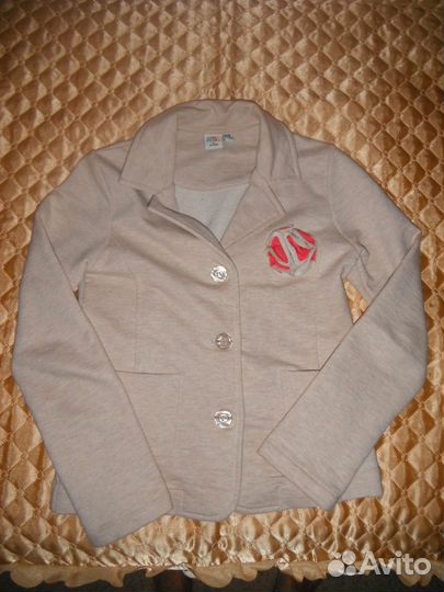 Стильный трикотажный пиджак для девочки