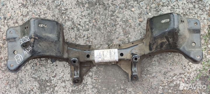 Балка поперечная Nissan Laurel/Skyline