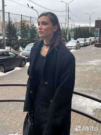 Верхняя женская одежда: пальто, платье и сумка