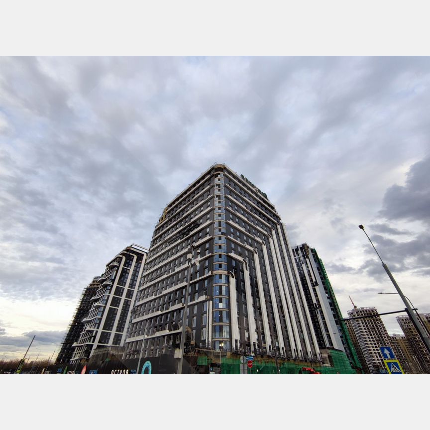 3-к. квартира, 84 м², 8/23 эт.