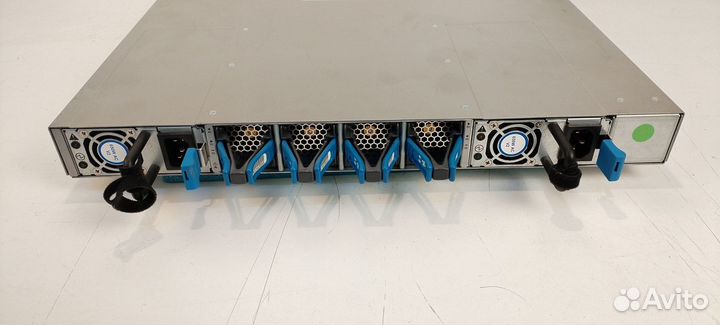 Коммутатор Cisco DS-C9132T-K9 32Gb порты