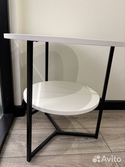 Журнальный столик круглый белый