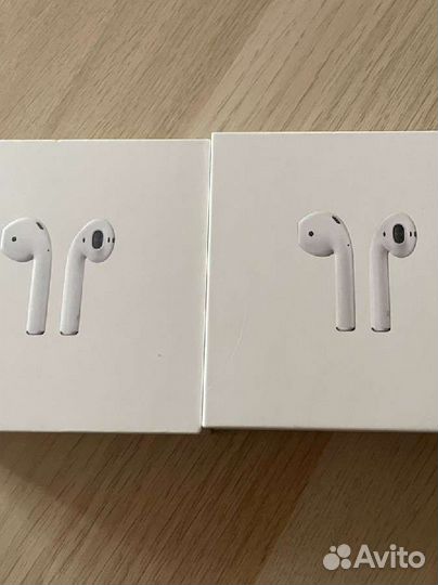 Коробка с кейсом airpods