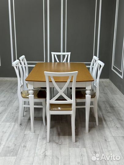 Кухонный стол и стулья новые