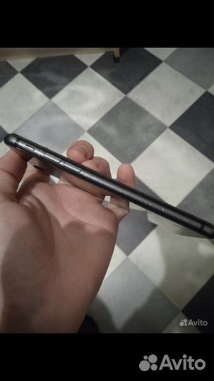 iPhone 8 (Экран цел,стоит защитное стекло)