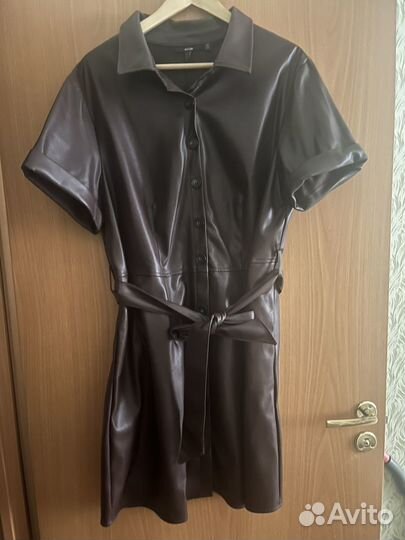 Женское платье, эко кожа, шоколадное, 48 размер